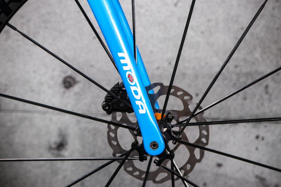 2023 Moda Stretto - fork detail.jpg