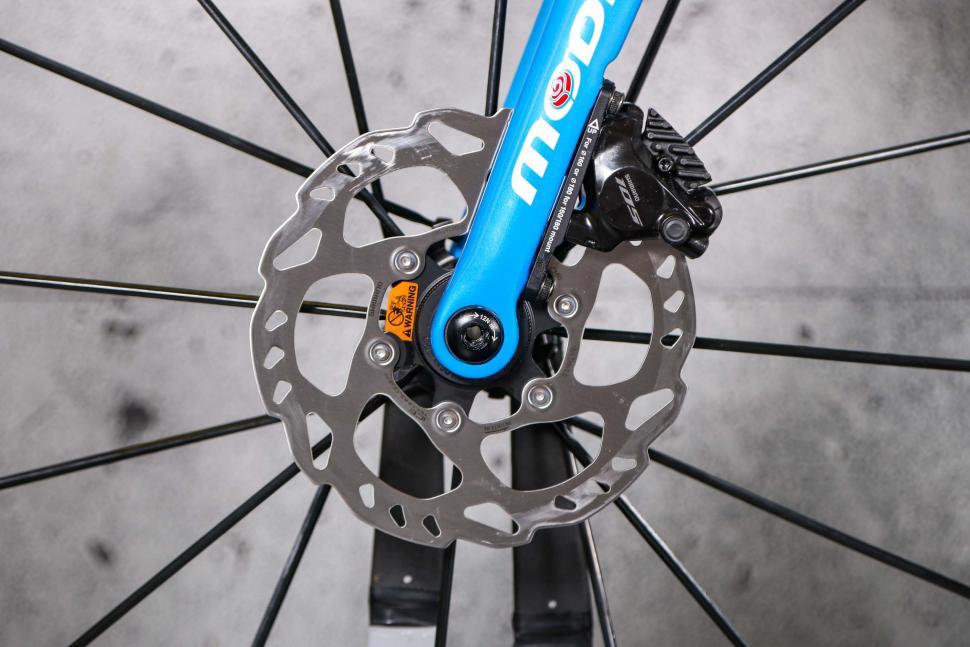 2023 Moda Stretto - front disc brake.jpg