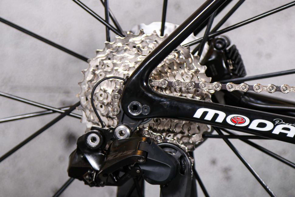 2023 Moda Stretto - rear dropout.jpg