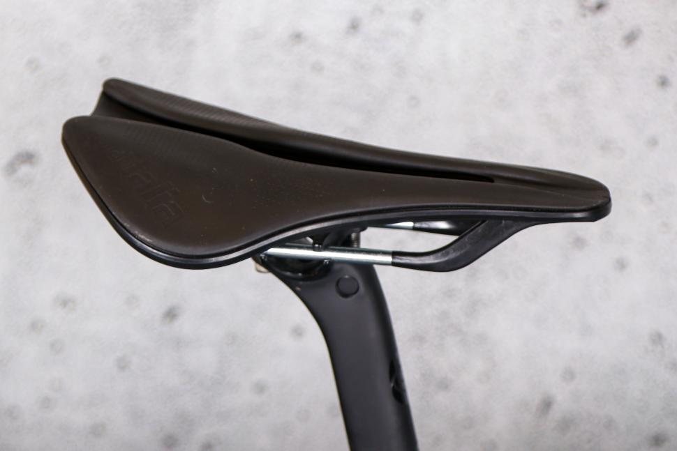 2023 Moda Stretto - saddle.jpg