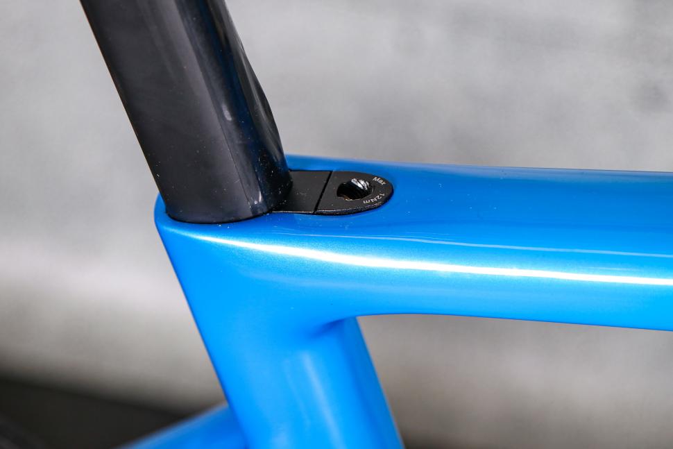 2023 Moda Stretto - seat post bolt.jpg