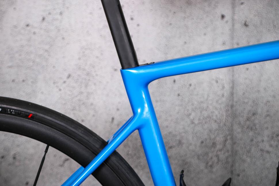 2023 Moda Stretto - seat tube junction.jpg