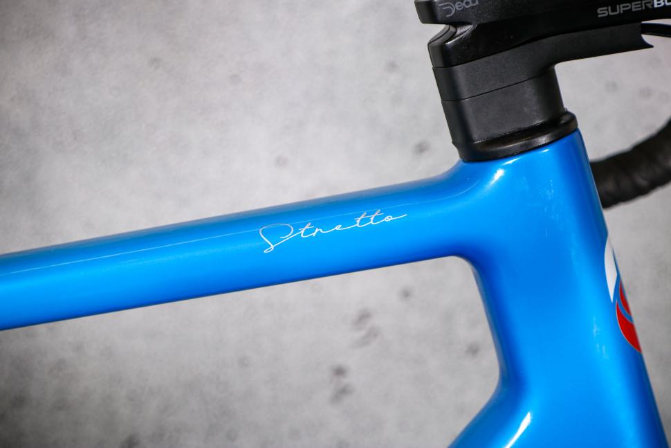 2023 Moda Stretto - top tube detail.jpg