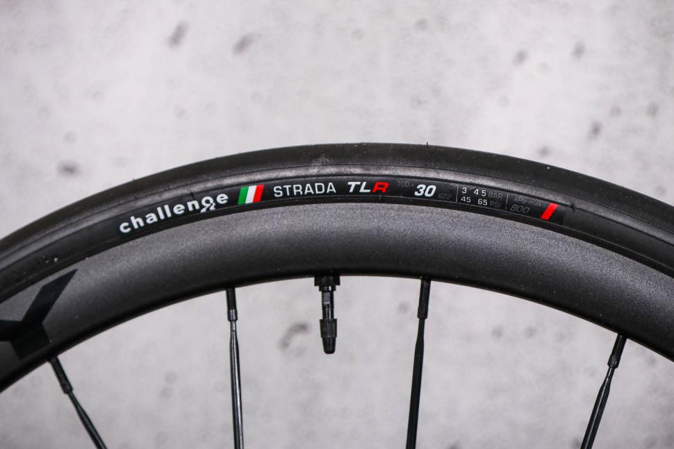 2023 Moda Stretto - tyre and rim.jpg