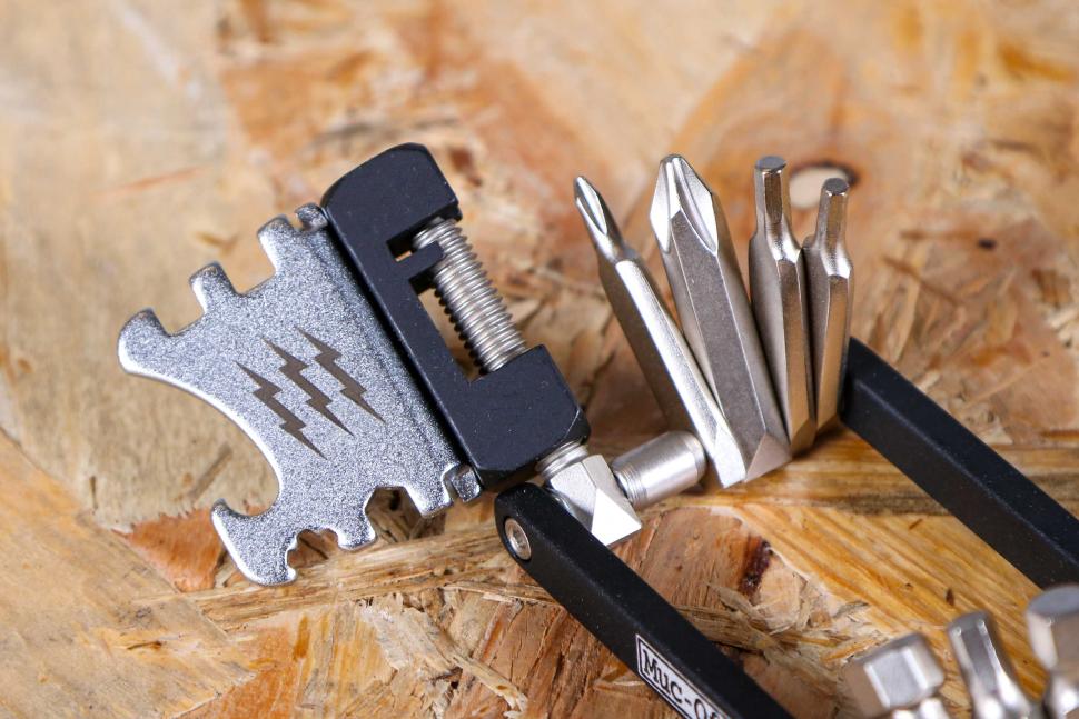 2023 Muc-Off 17 in 1 Multi Tool - chain tool.jpg