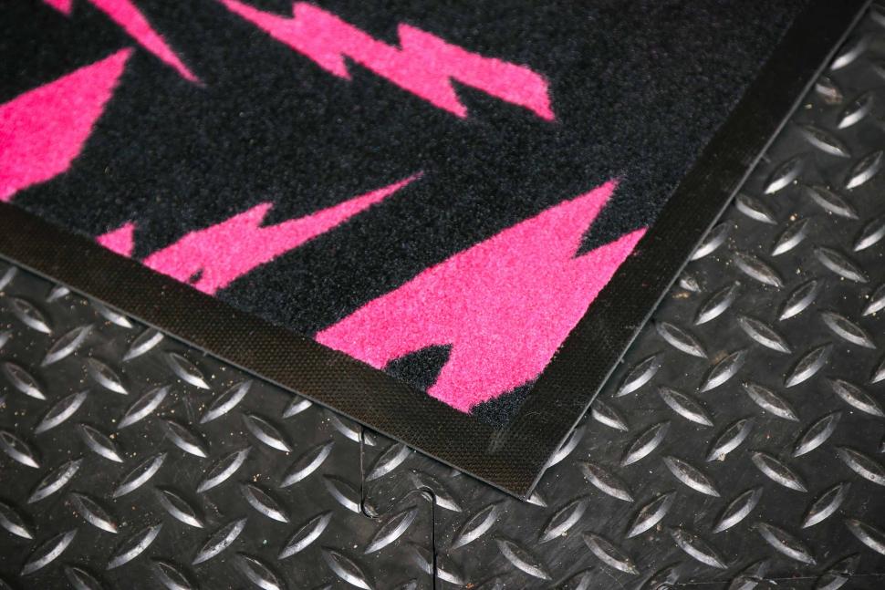 2023 Muc-Off Absorbent Bike Mat - surface.jpg