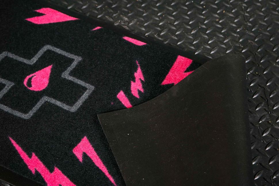 2023 Muc-Off Absorbent Bike Mat - underside.jpg