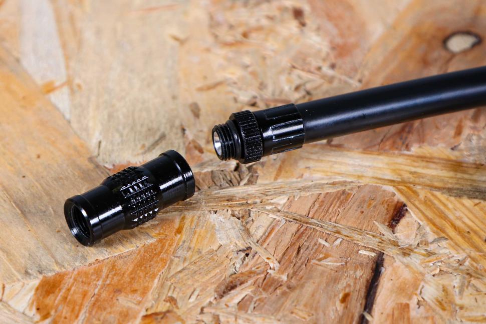 2023 Muc-Off AirMach Mini Pump - valve adaptor.jpg