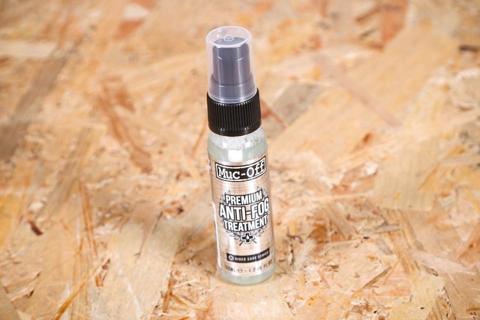 2023 Muc-Off Helmet Care Kit - Anti fog treatment.jpg