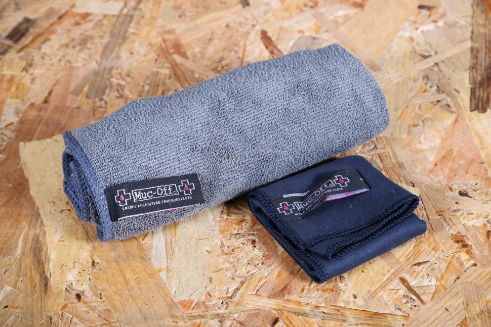 2023 Muc-Off Helmet Care Kit - cleaning cloths.jpg
