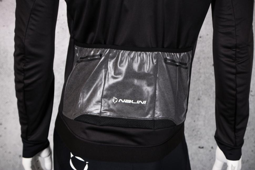 2023 Nalini Ergo Shield Jacket - pockets.jpg
