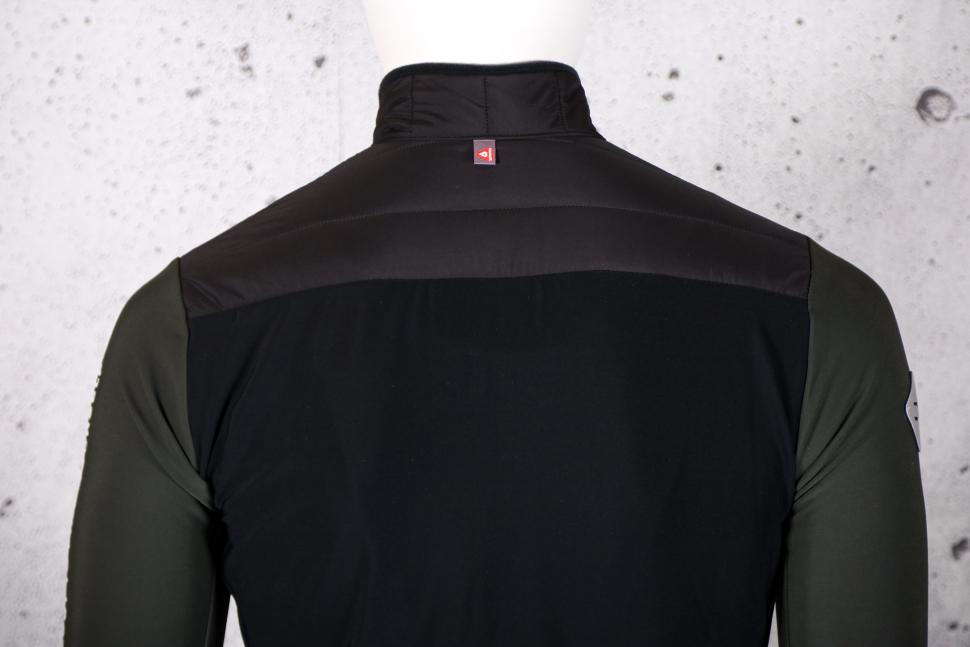 2023 Nalini New Adventures Jacket - shoulders.jpg