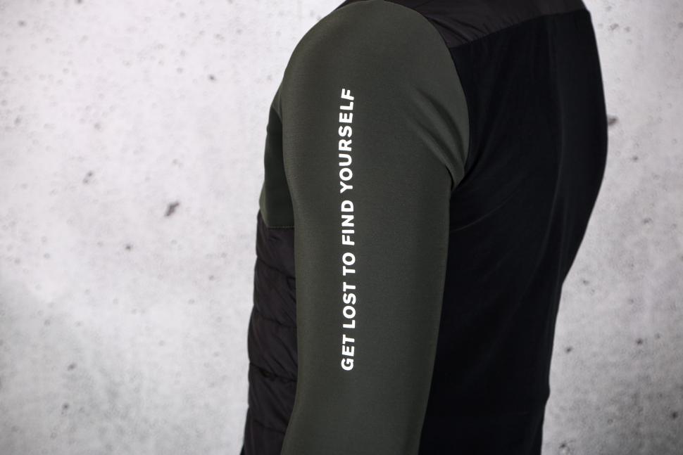2023 Nalini New Adventures Jacket - sleeve detail.jpg