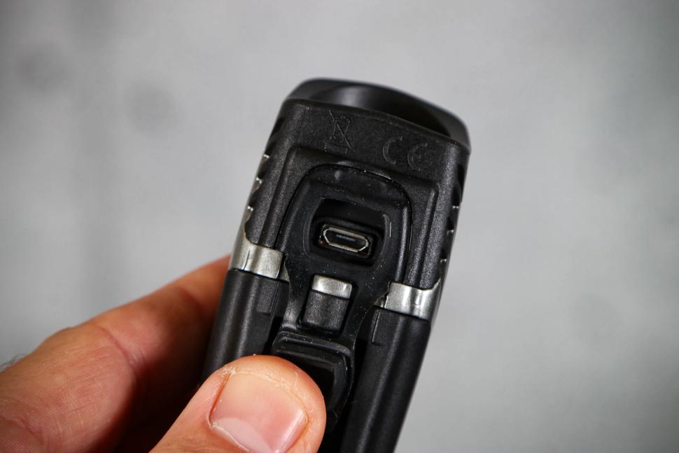 2023 NiteRider Lumina Micro 650 Front Bike Light - charging port.jpg
