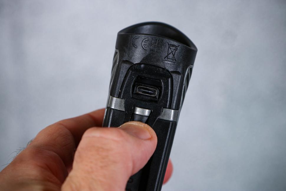 2023 NiteRider Lumina Pro 1000 Front Bike Light - charging port.jpg