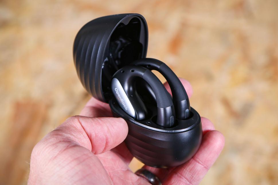 2023 OneOdio Openrock Pro True Wireless Sports Open Earbuds - case open 2.jpg