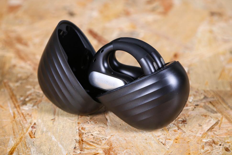 2023 OneOdio Openrock Pro True Wireless Sports Open Earbuds - case open.jpg
