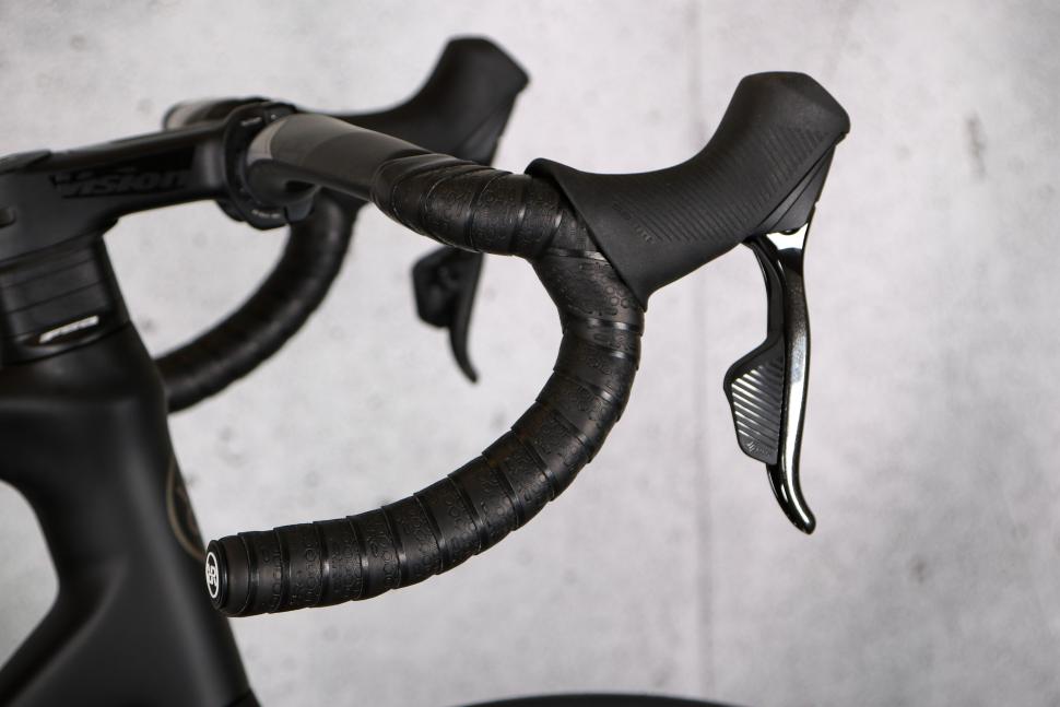 2023 Orro 2024 Gold STC Force D2 Etap AXS Tailormade - drop bar and lever.jpg