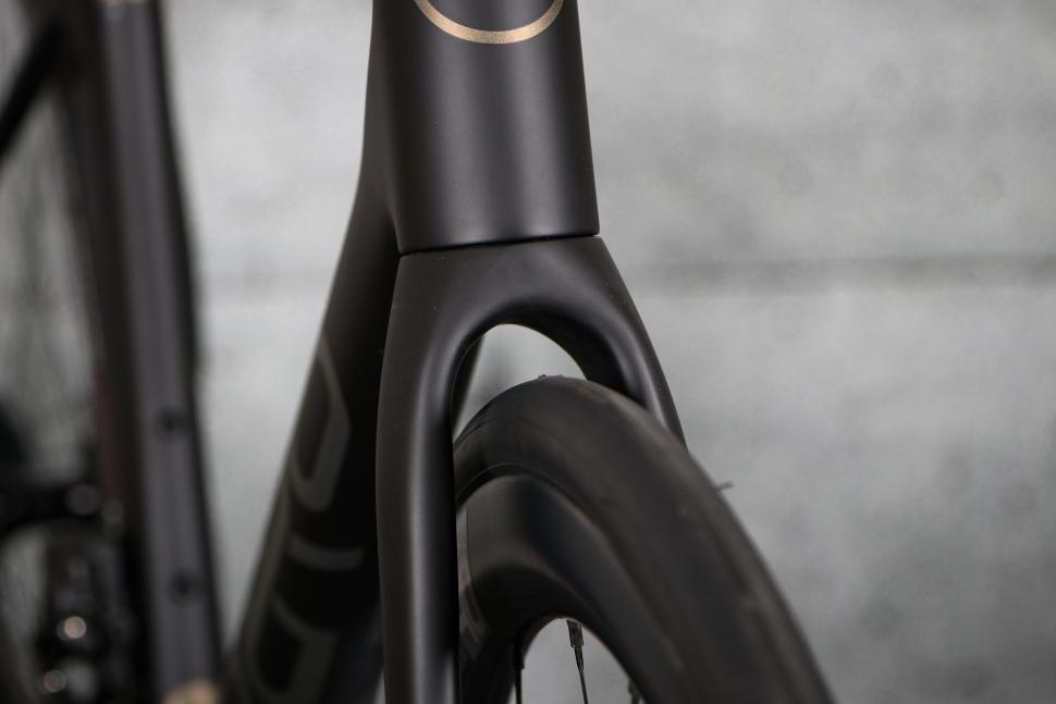 2023 Orro 2024 Gold STC Force D2 Etap AXS Tailormade - fork clearance.jpg
