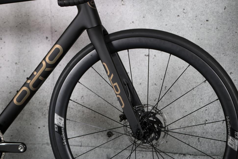 2023 Orro 2024 Gold STC Force D2 Etap AXS Tailormade - fork.jpg