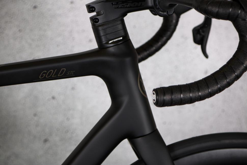 2023 Orro 2024 Gold STC Force D2 Etap AXS Tailormade - head tube.jpg