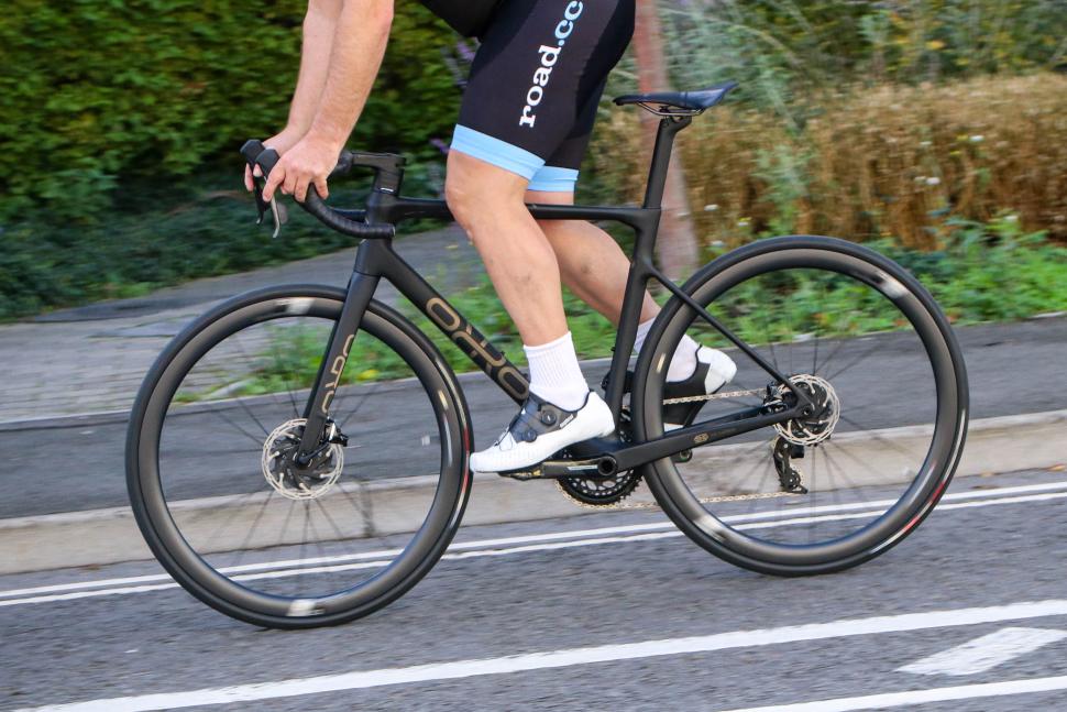 2023 Orro 2024 Gold STC Force D2 Etap AXS Tailormade - riding 2.jpg
