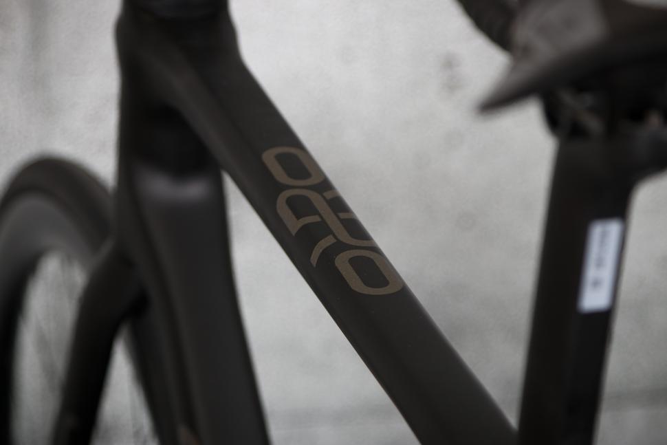 2023 Orro 2024 Gold STC Force D2 Etap AXS Tailormade - top tube detail.jpg