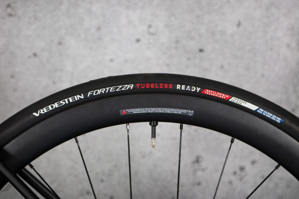 2023 Orro 2024 Gold STC Force D2 Etap AXS Tailormade - tyre.jpg