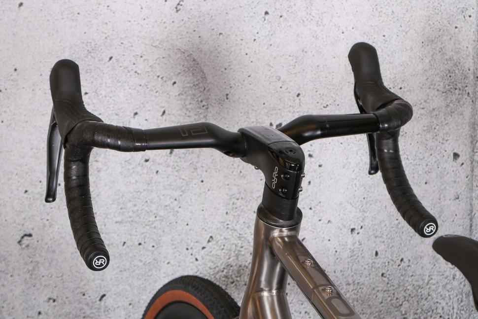 2023 Orro Terra Ti GRX800 - bars 3.jpg