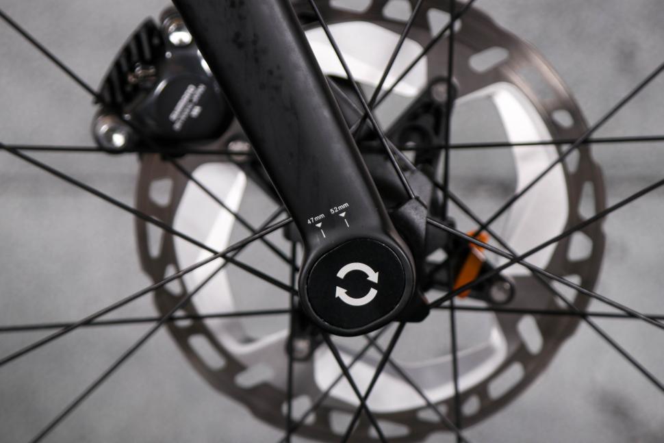 2023 Orro Terra Ti GRX800 - fork detail.jpg