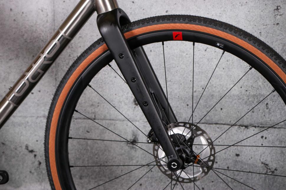2023 Orro Terra Ti GRX800 - fork.jpg