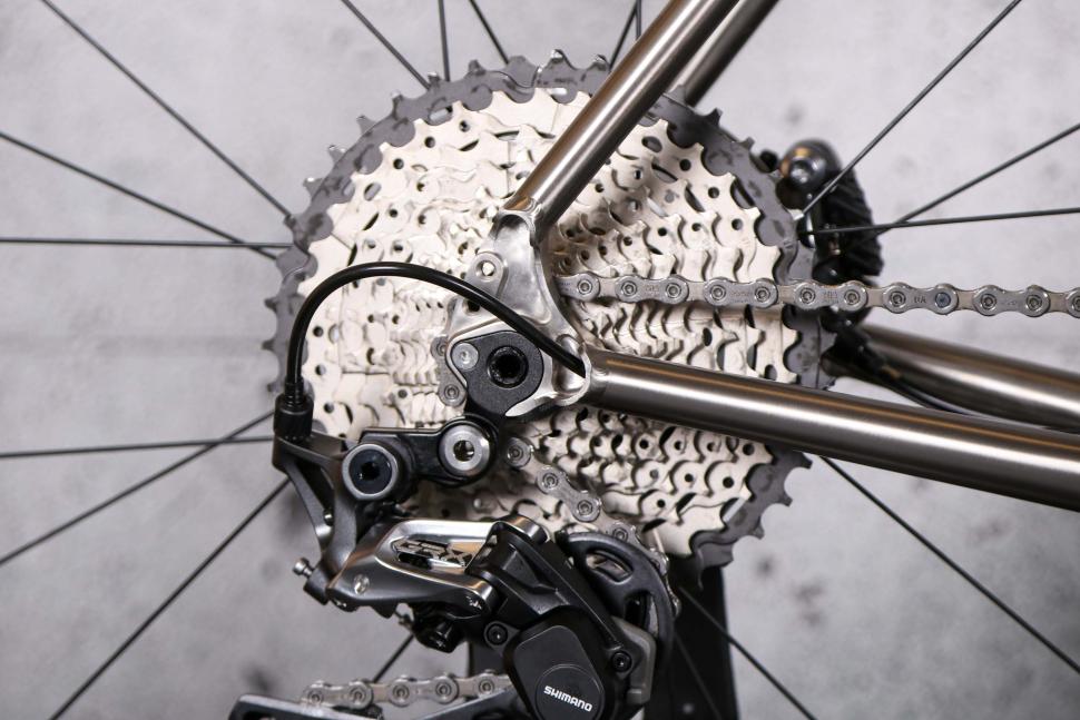 2023 Orro Terra Ti GRX800 - rear drop out and cassette.jpg