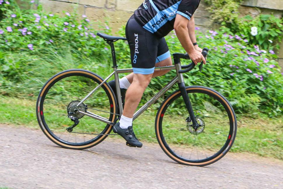 2023 Orro Terra Ti GRX800 Tailormade - riding 3.jpg