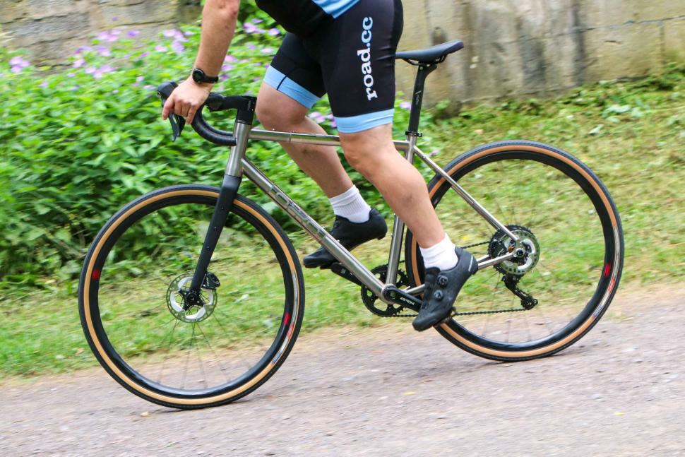 2023 Orro Terra Ti GRX800 Tailormade - riding 4.jpg