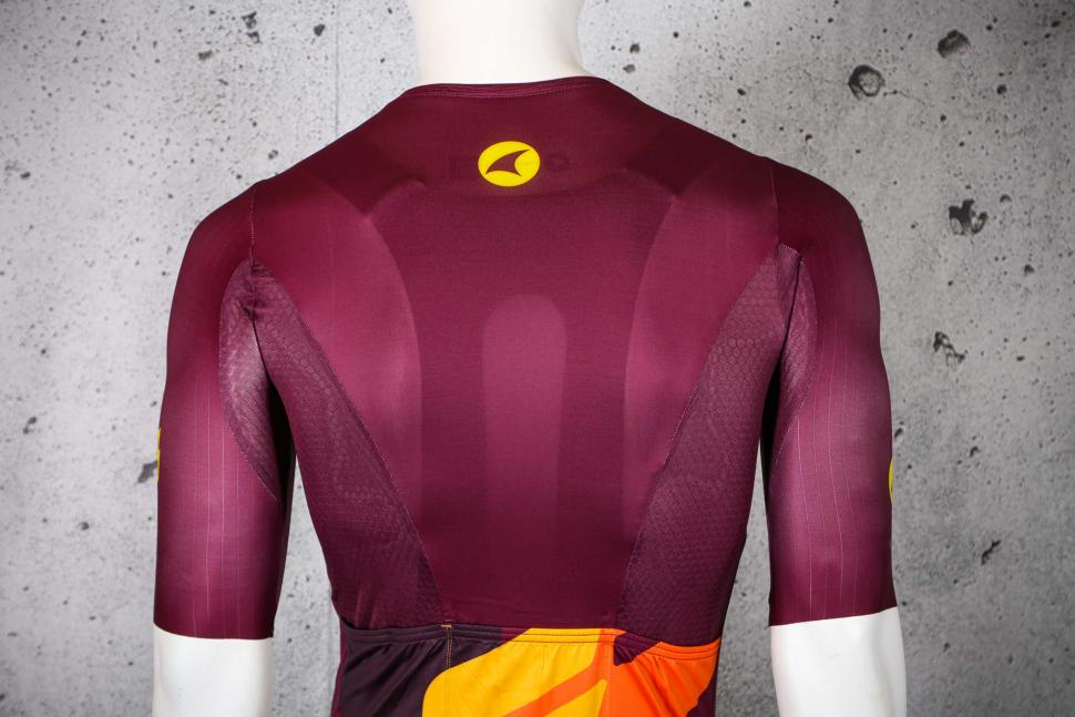 2023 Pactimo Men's Flyte Jersey - shoulders.jpg