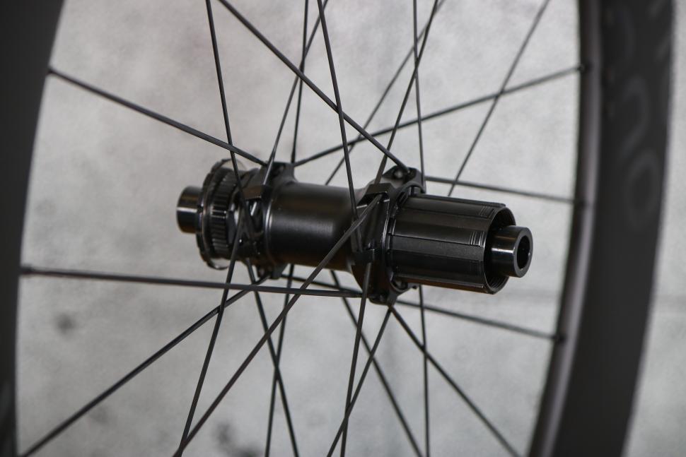 2023 Parcours Chrono wheelset - rear hub 1.jpg