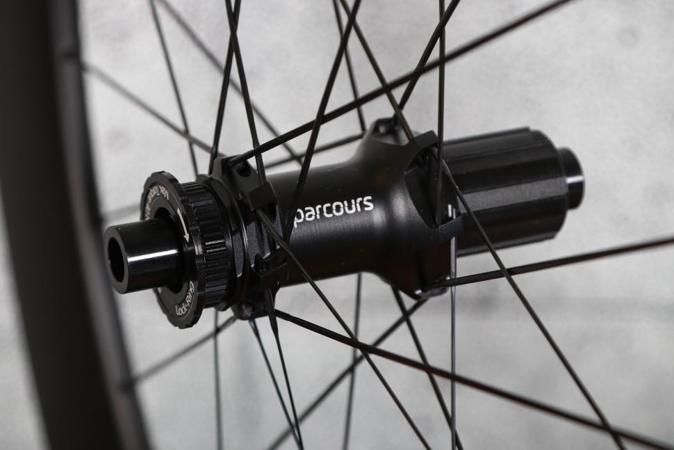 2023 Parcours Chrono wheelset - rear hub 2.jpg