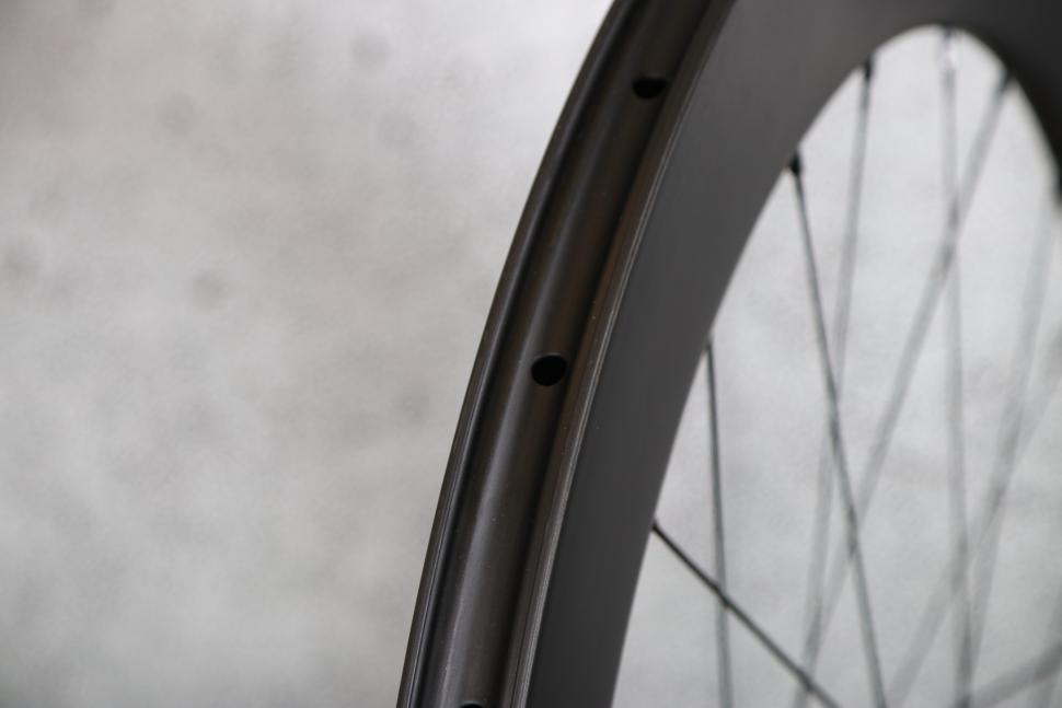 2023 Parcours Chrono wheelset - rim bed.jpg