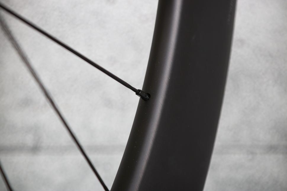 2023 Parcours Chrono wheelset - spoke nipple.jpg