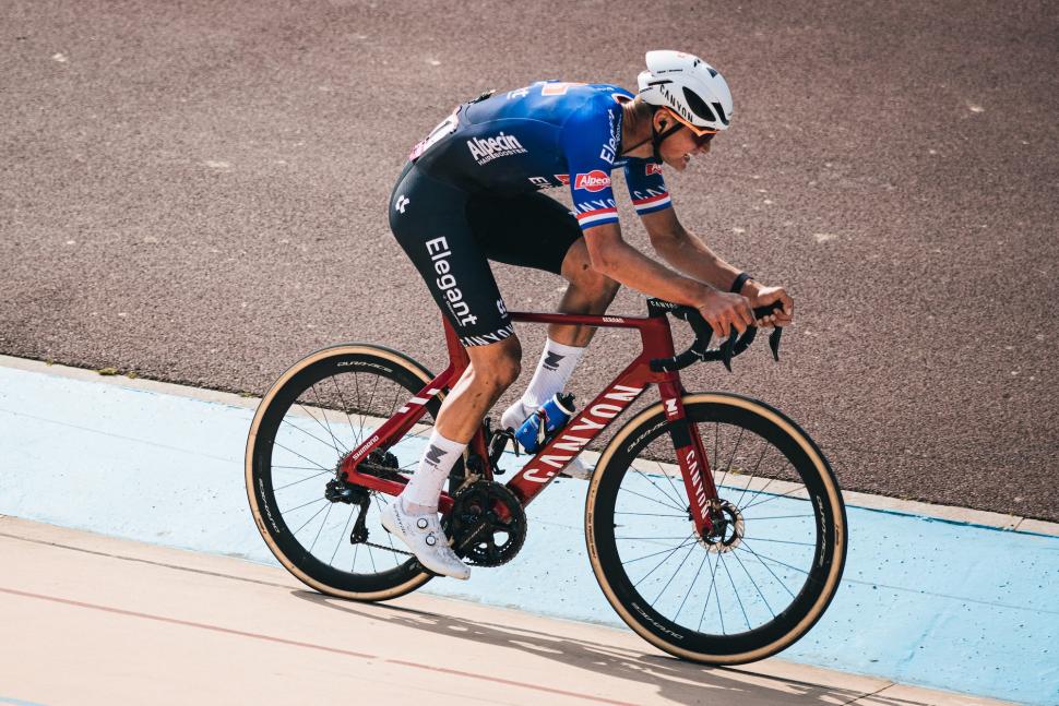 2023 Paris Roubaix Mathieu van der Poel © Alex Whitehead-SWpix.com - 1
