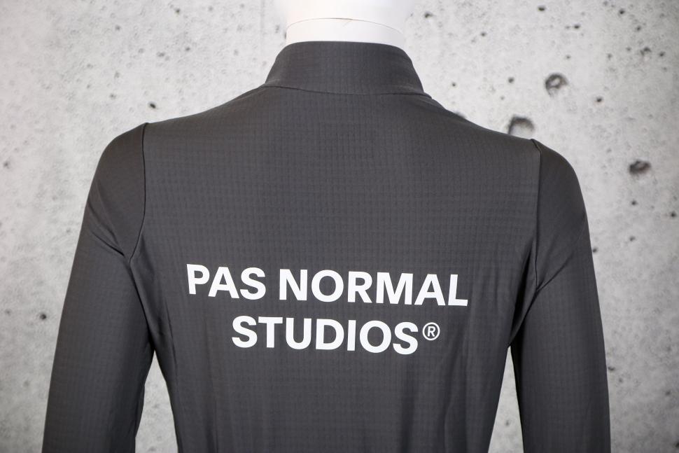 2023 Pas Normal Studios Women's Essential Long Sleeve Jersey - shoulders.jpg
