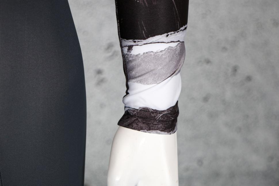 2023 Pedla Classic long Sleeve jersey Monochrome - cuff.jpg