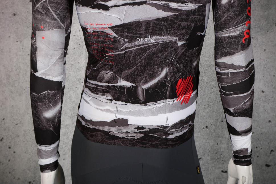 2023 Pedla Classic long Sleeve jersey Monochrome - pockets.jpg