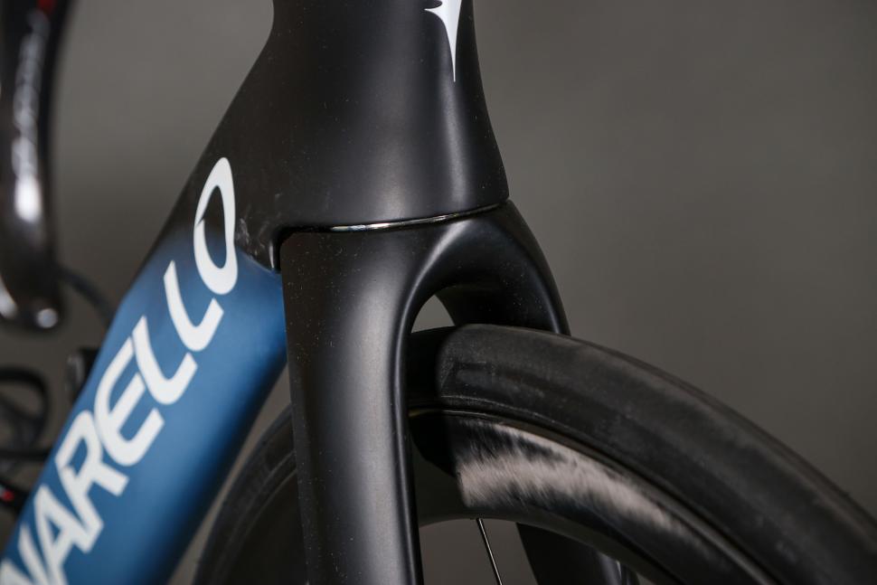 2023 Pinarello Dogma F Super Record EPS - fork clearance.jpg