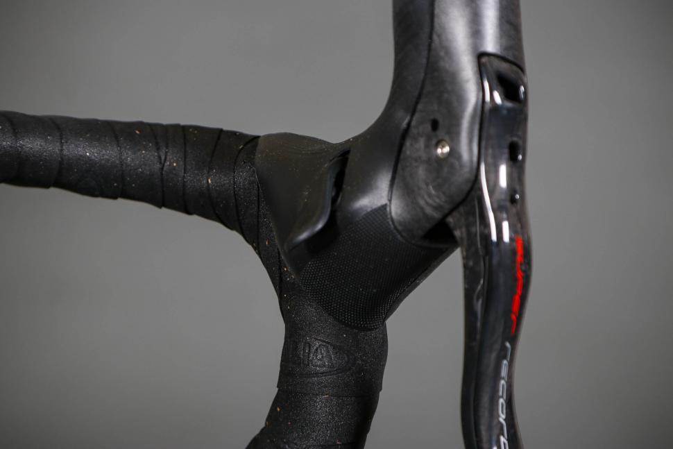 2023 Pinarello Dogma F Super Record EPS - lever 3.jpg
