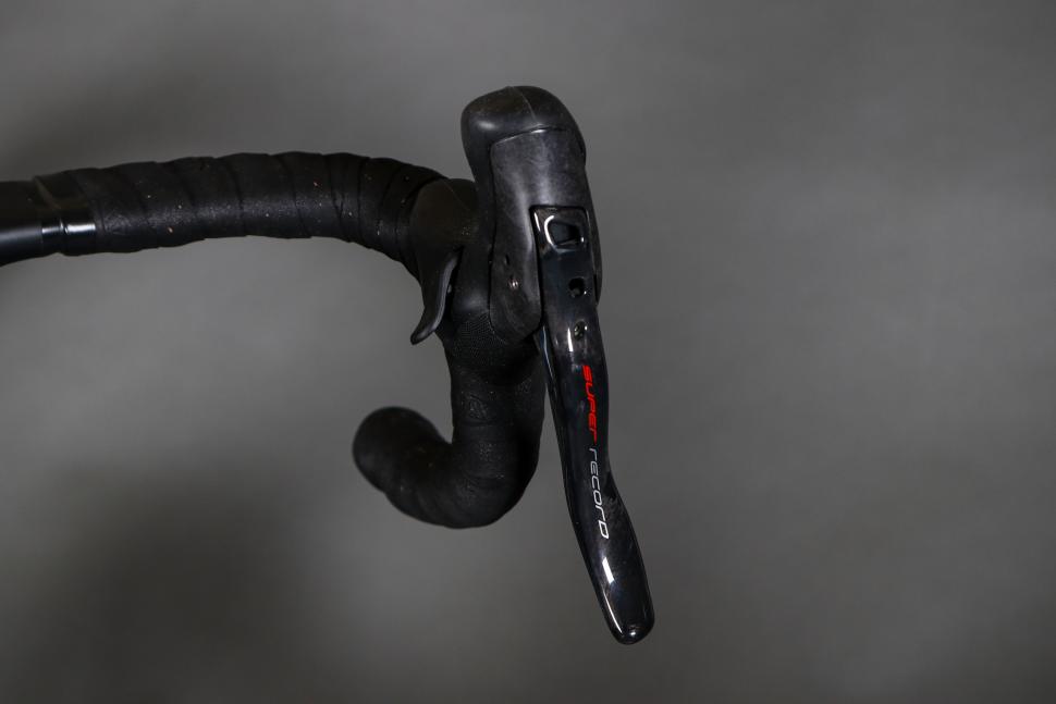 2023 Pinarello Dogma F Super Record EPS - lever.jpg