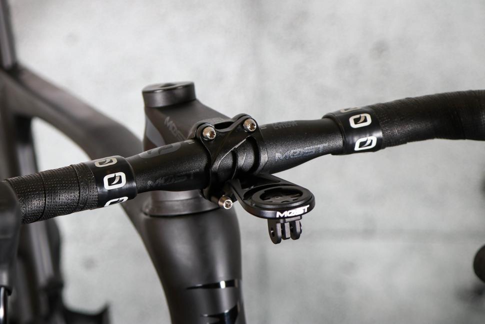 2023 Pinarello X3 105 Di2 - bars 2.jpg