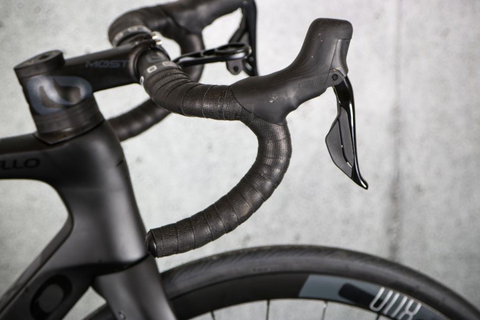 2023 Pinarello X3 105 Di2 - drop bar and lever.jpg