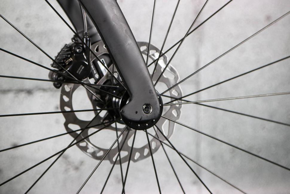 2023 Pinarello X3 105 Di2 - fork detail.jpg