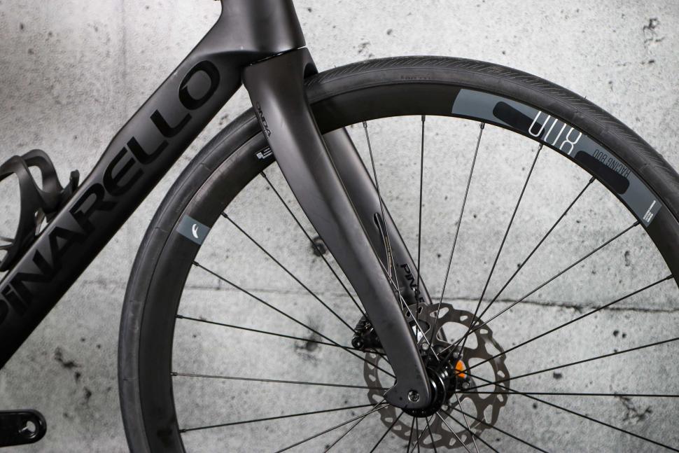 2023 Pinarello X3 105 Di2 - fork.jpg